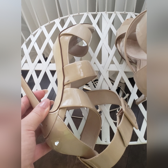 ALDO beige patent sandals - Picture 5 of 8